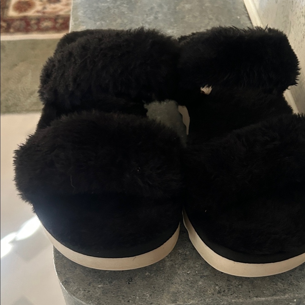 Koolaburra Black Plush Sandals